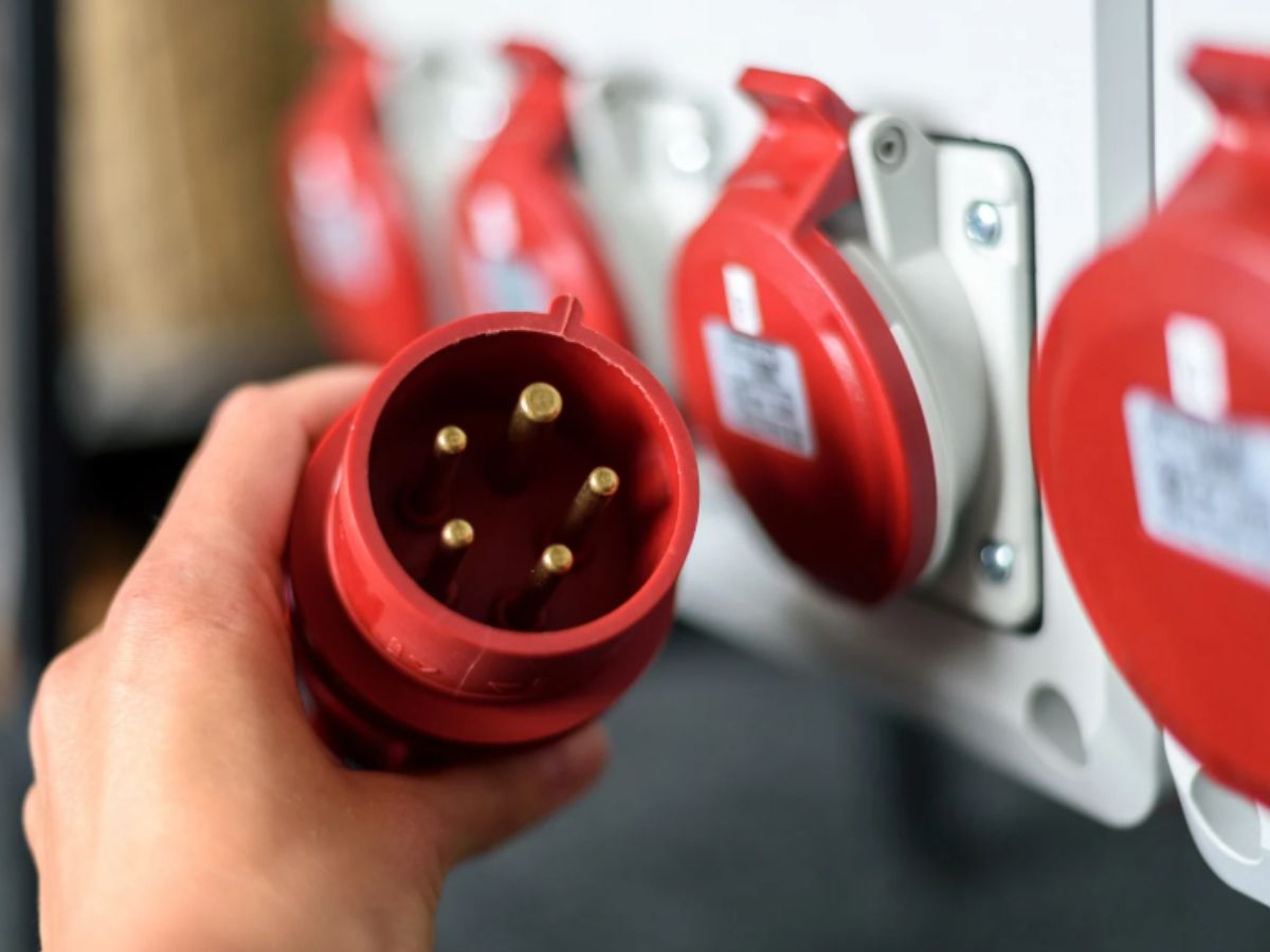 CHBEB industrial plug and mating connection